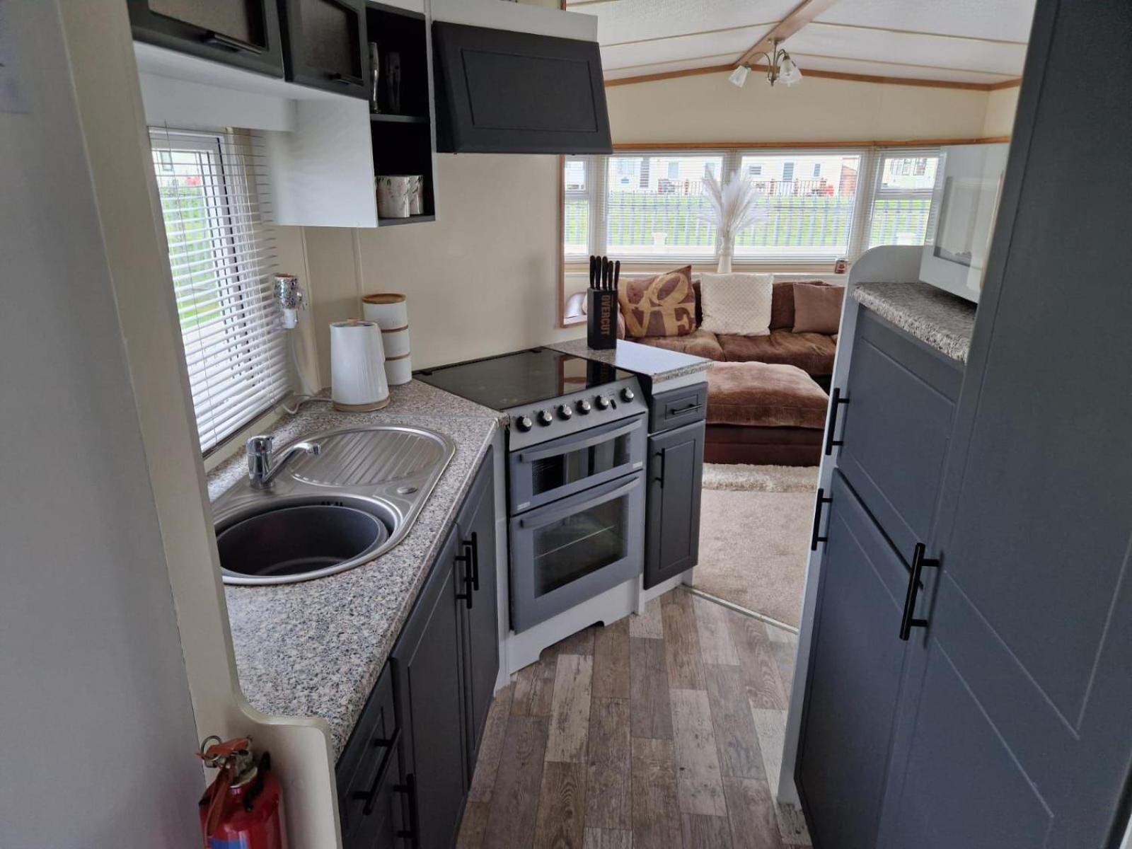 Browns Caravan Rentals, 4 Berth Caravan Silver * Ingoldmells