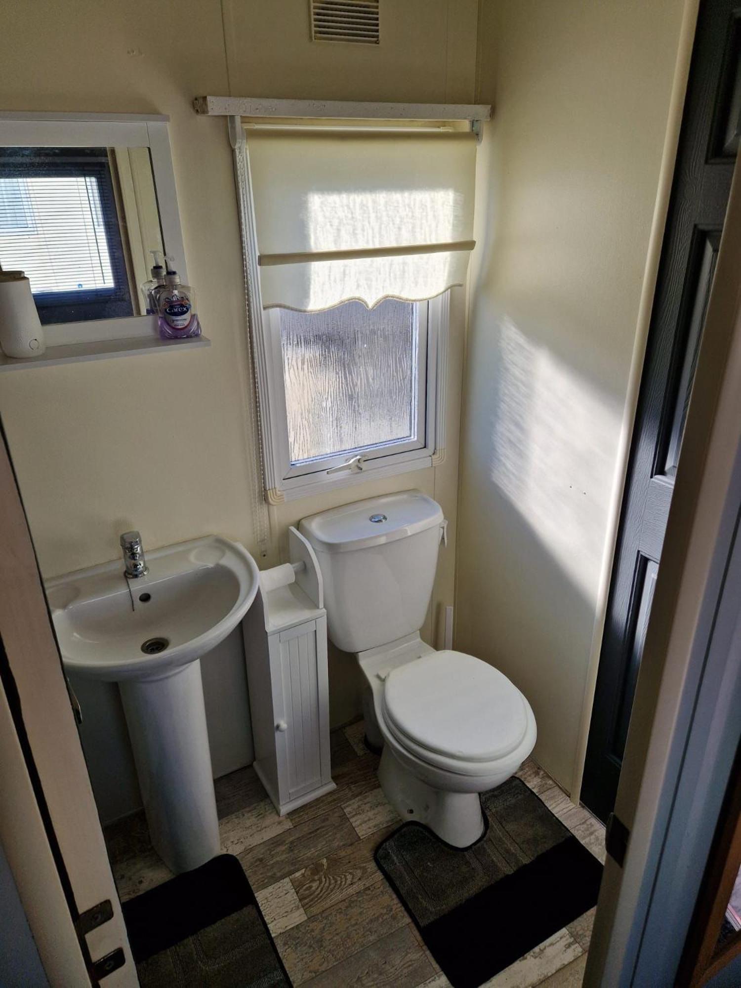 Browns Caravan Rentals, 4 Berth Caravan Silver Apartment